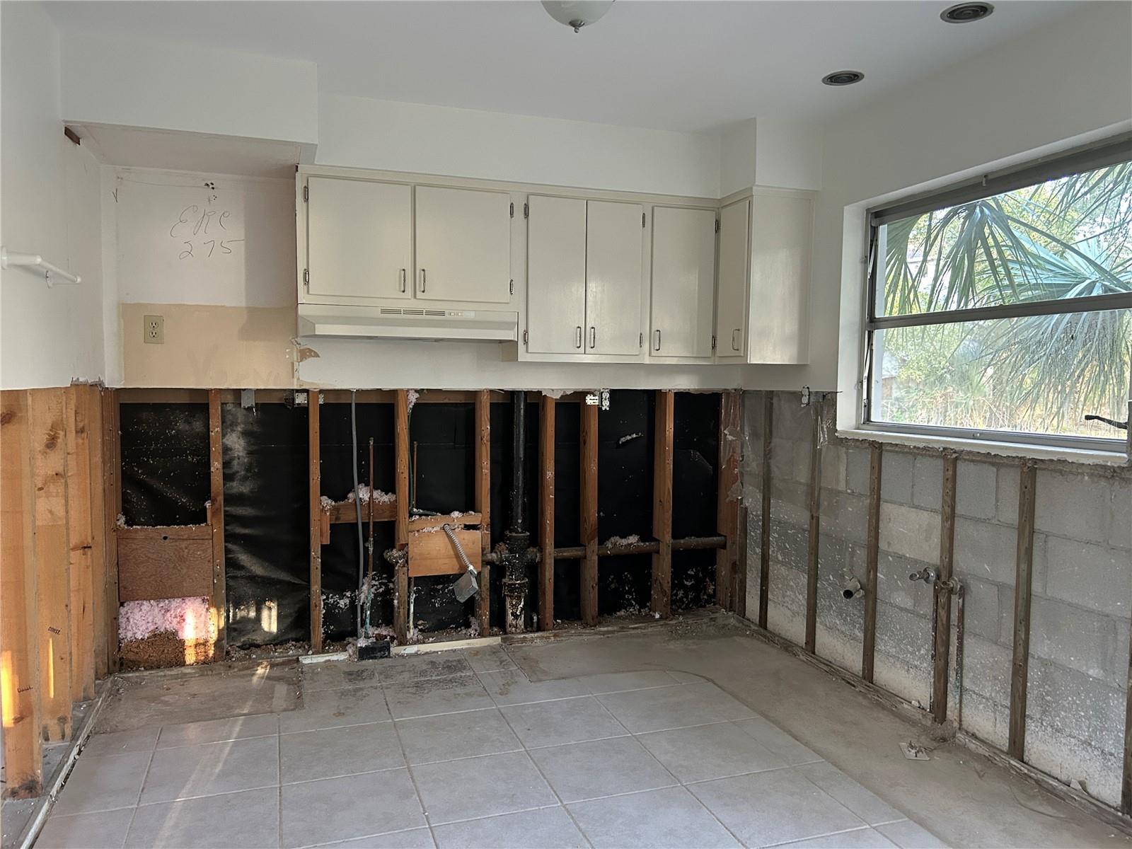 303 Shore Dr W Property Photo 43