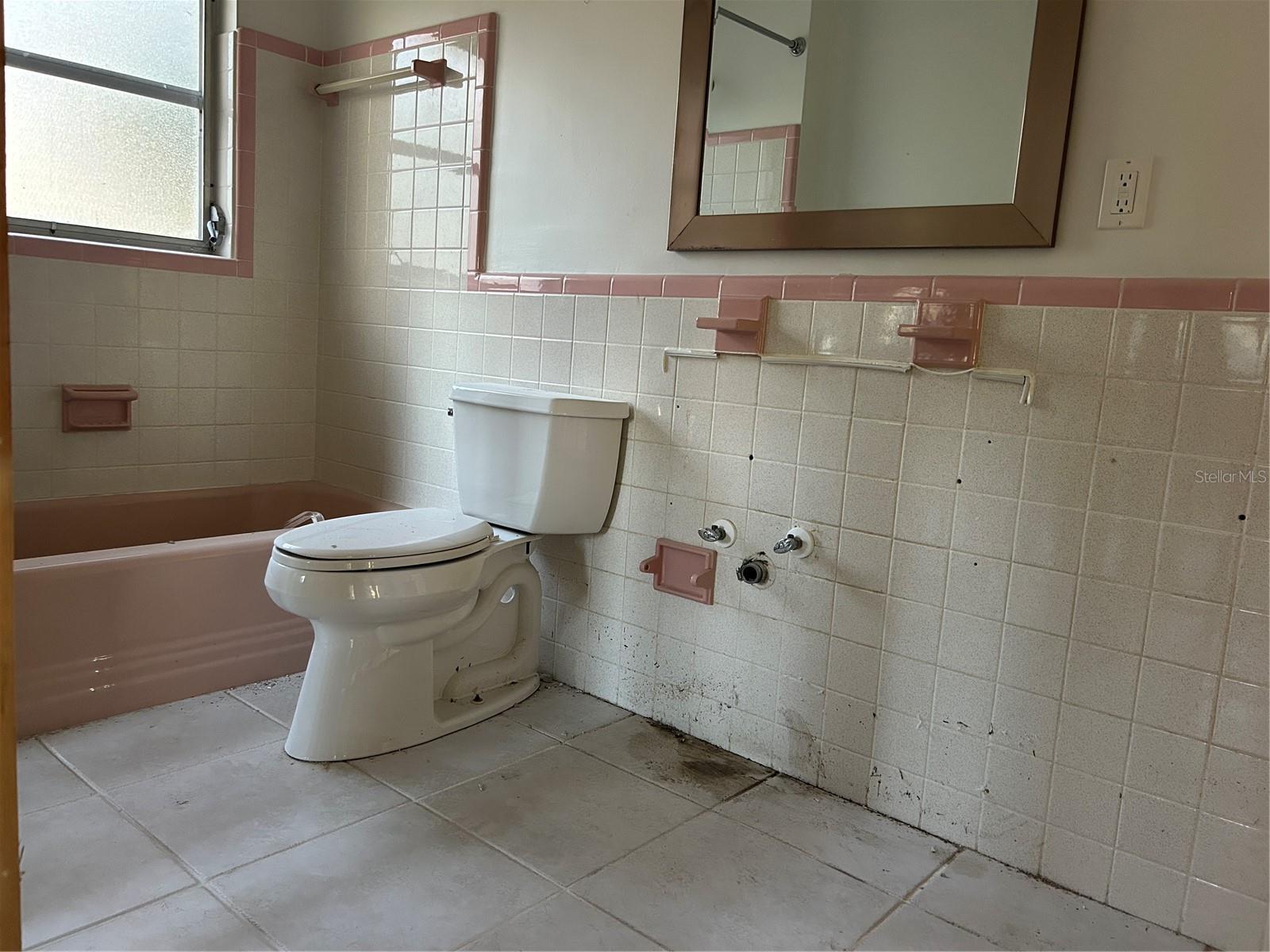 303 Shore Dr W Property Photo 46