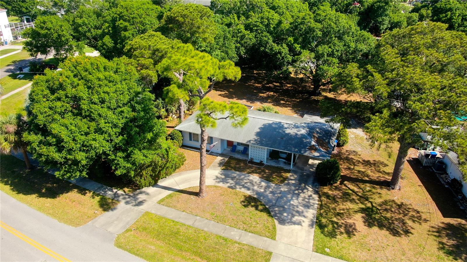 303 Shore Dr W Property Photo 49