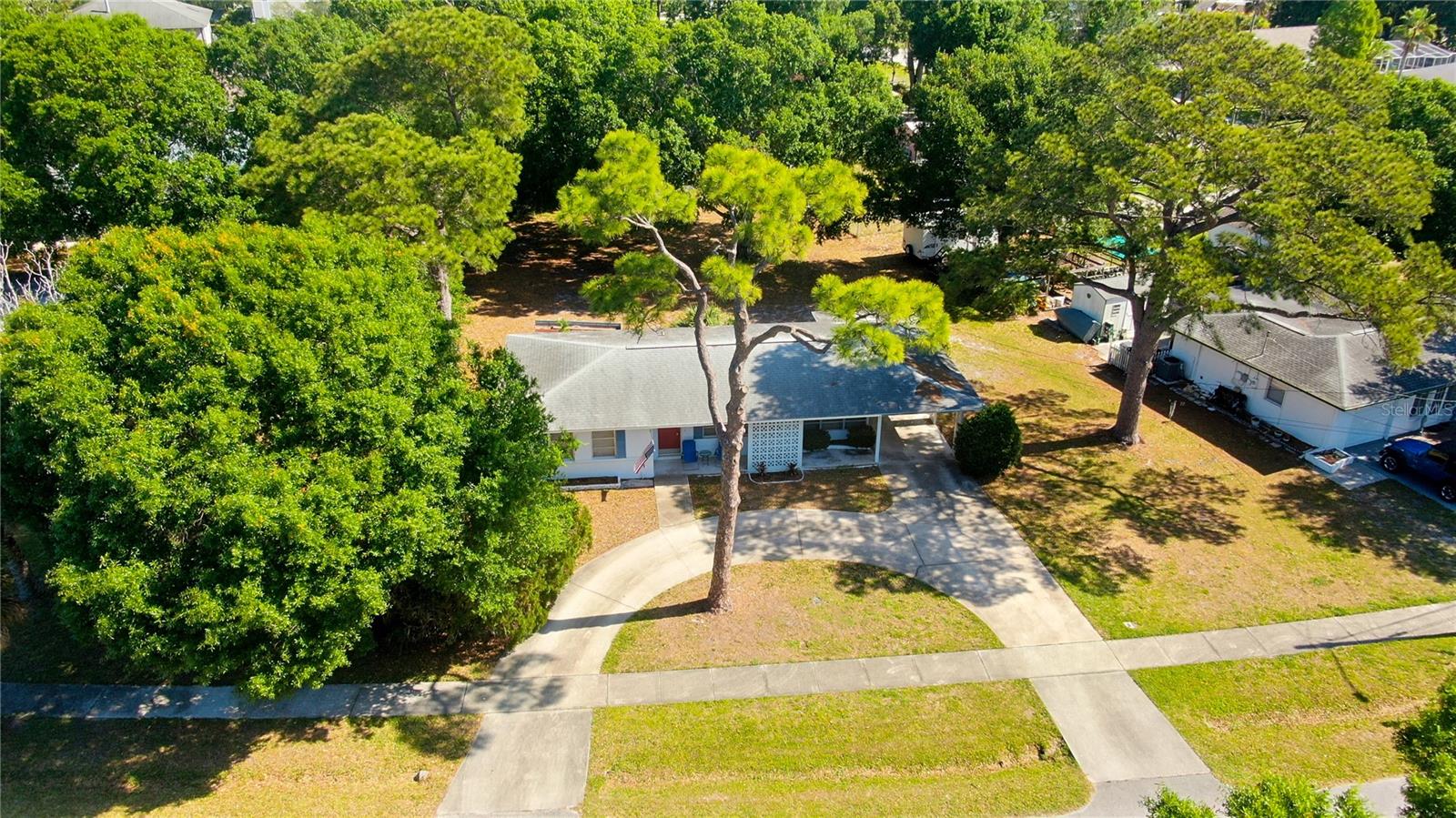 303 Shore Dr W Property Photo 50