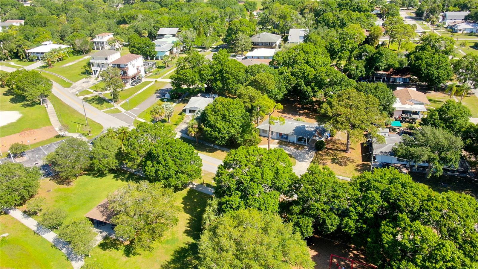 303 Shore Dr W Property Photo 61