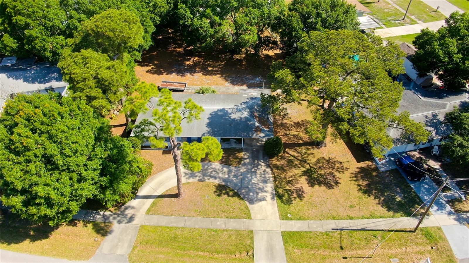 303 Shore Dr W Property Photo 62