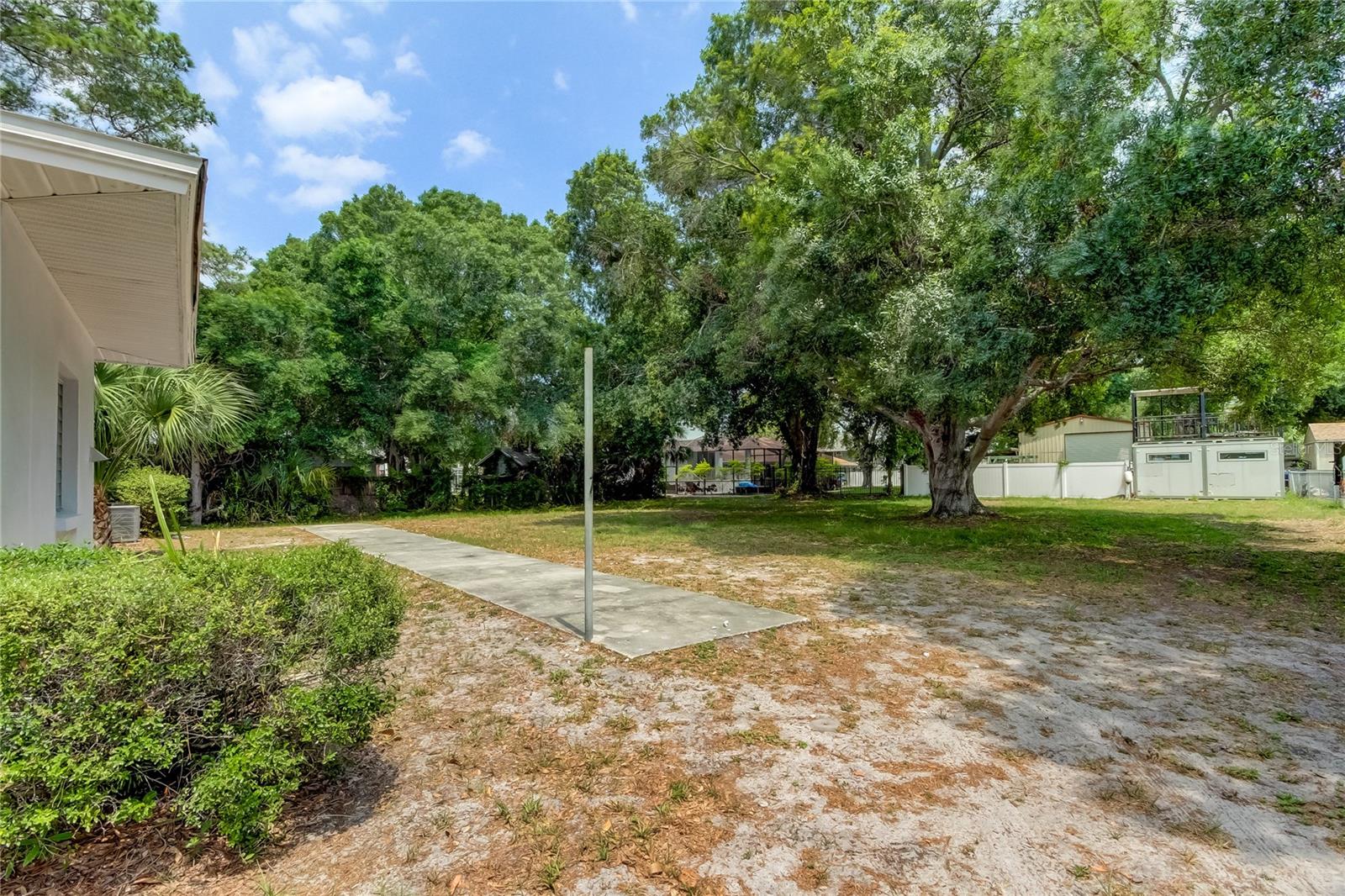 303 Shore Dr W Property Photo 64