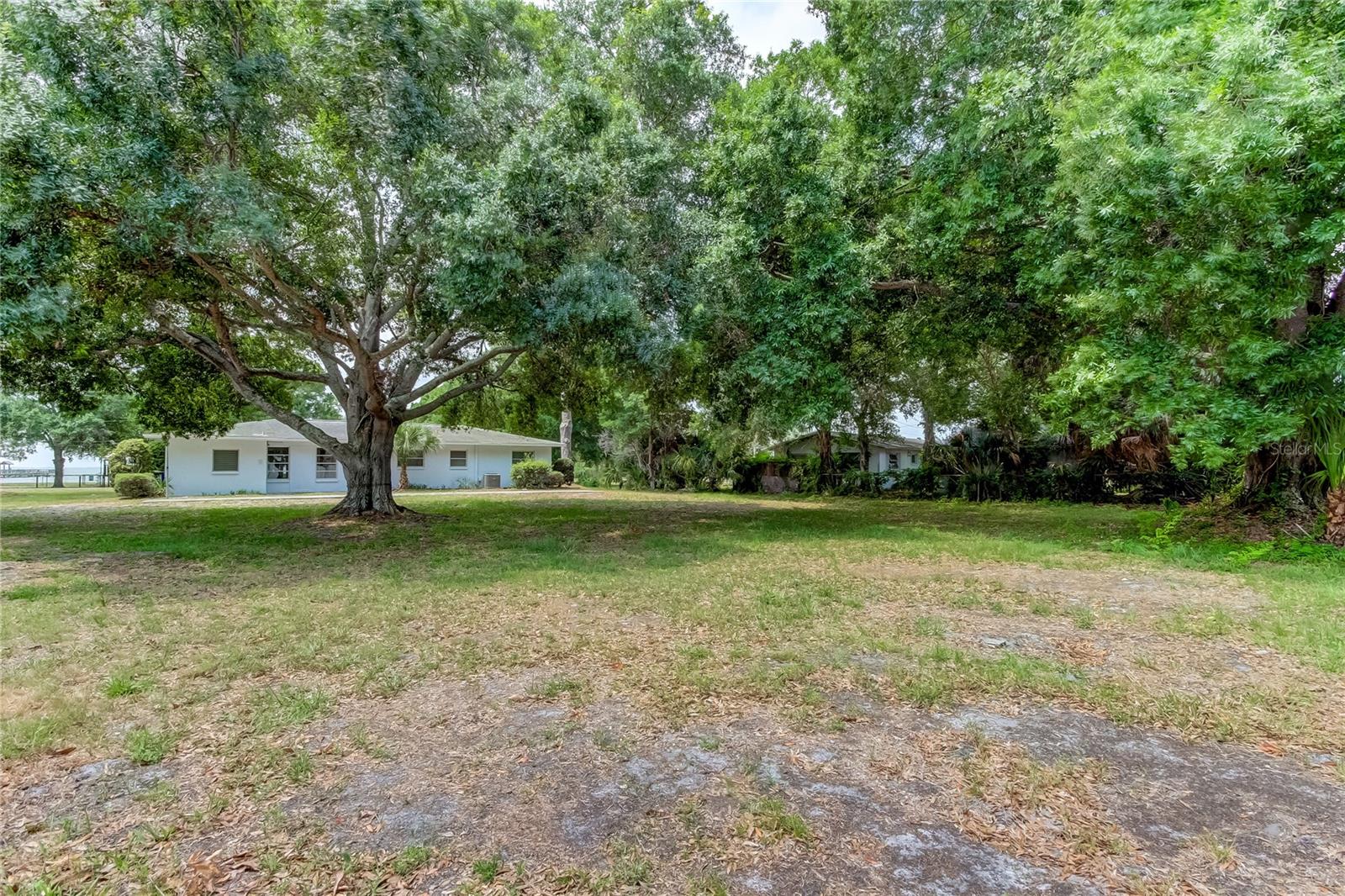 303 Shore Dr W Property Photo 65