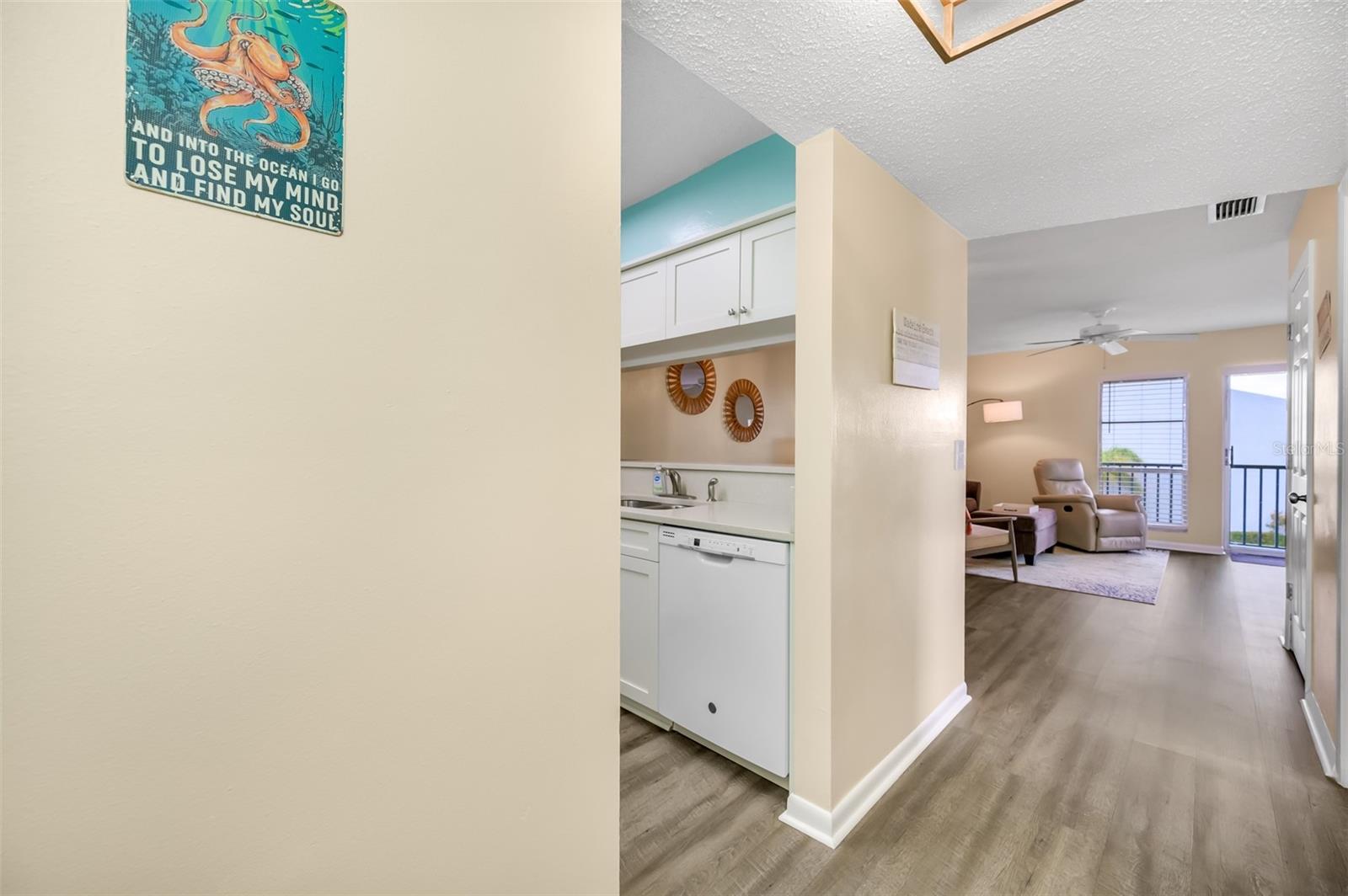 260 Medallion Blvd #f Property Photo 3