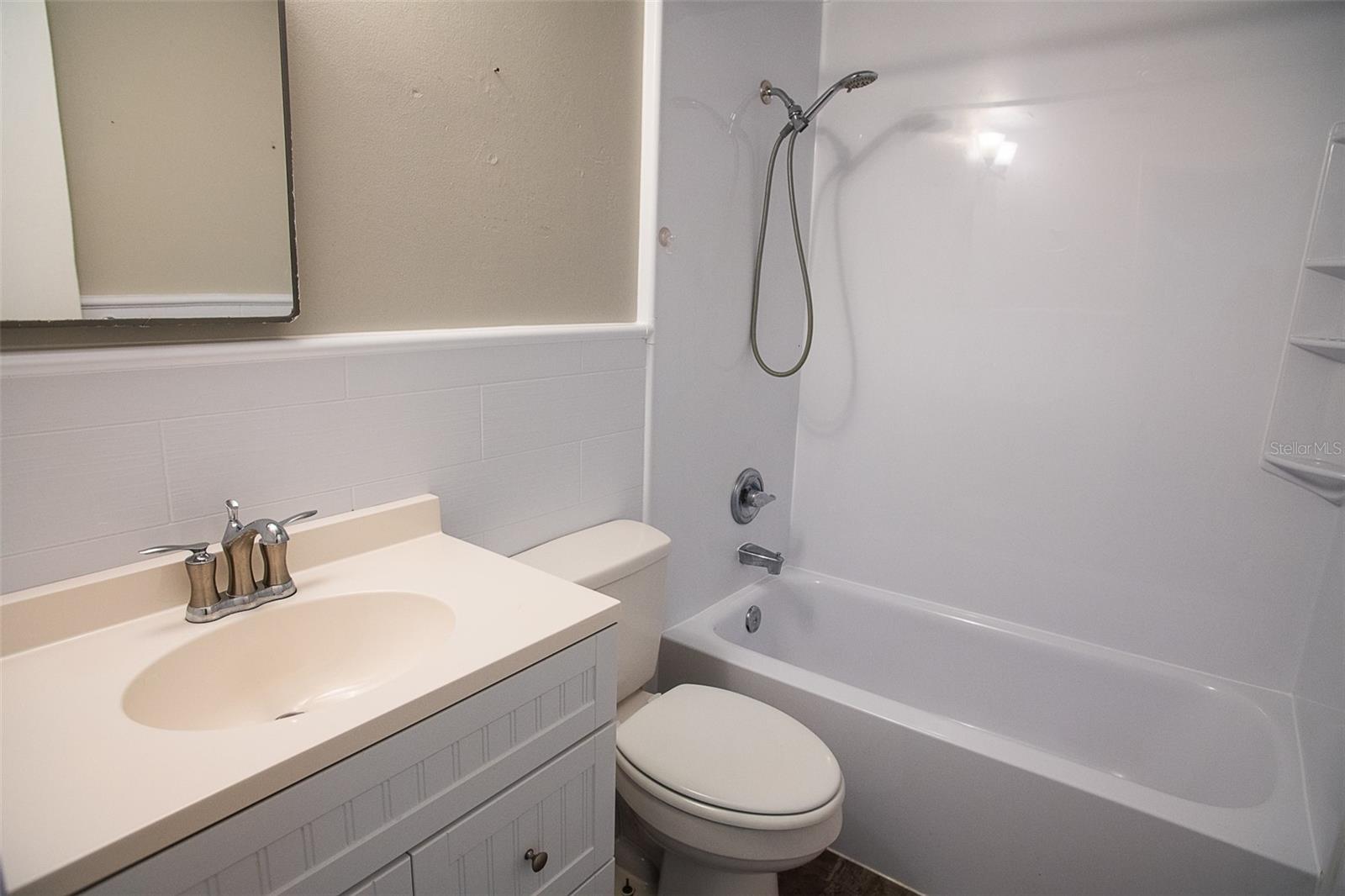 804 St Catherine Dr N Property Photo 10