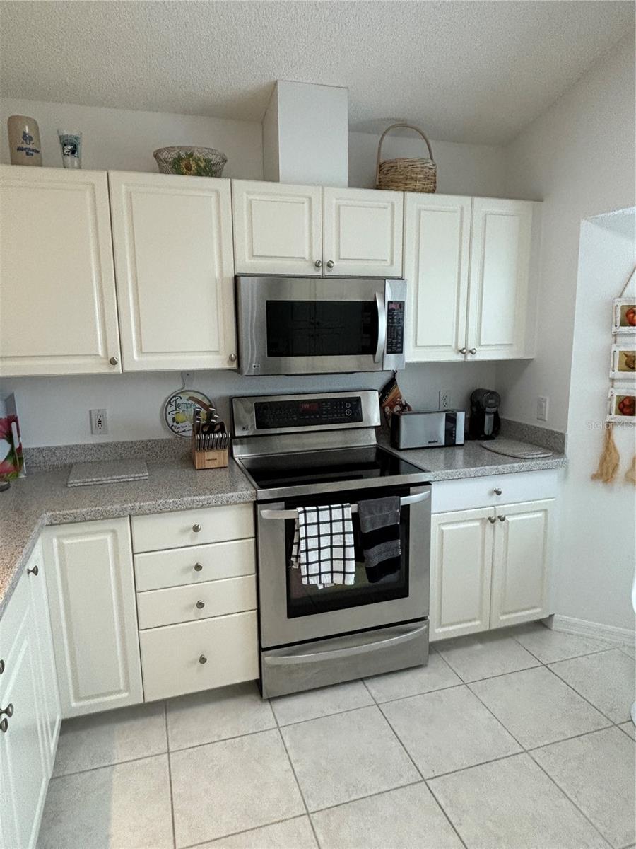 1332 Capri Isles Blvd Property Photo 10