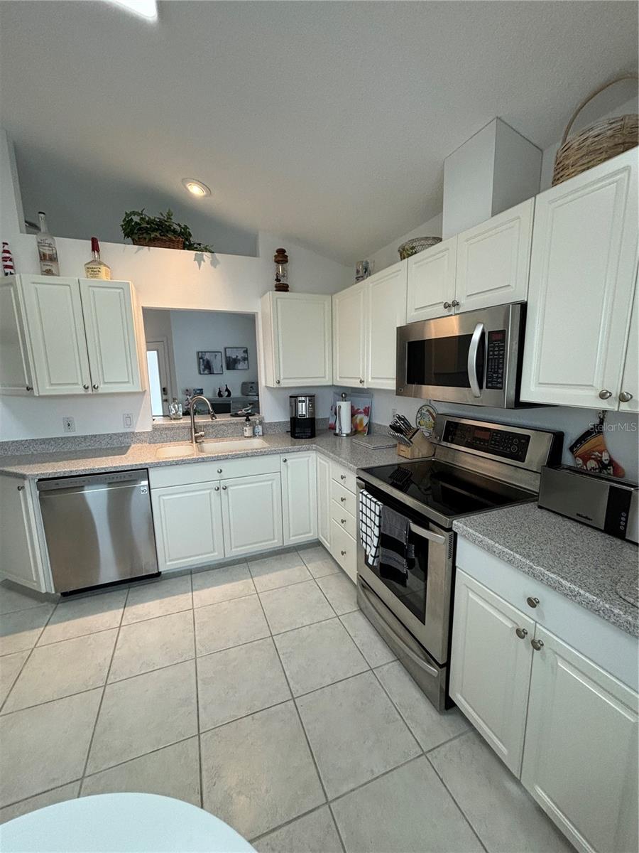 1332 Capri Isles Blvd Property Photo 11
