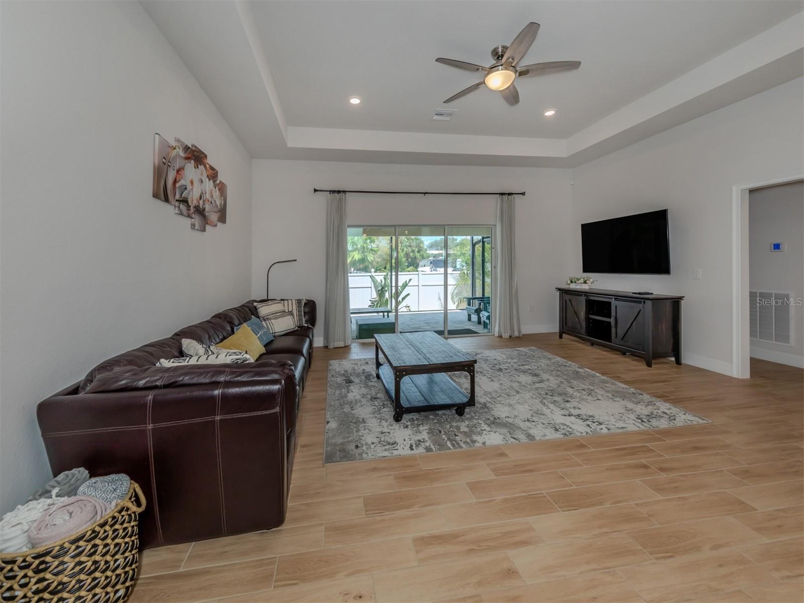 1190 Euclid Rd Property Photo 18