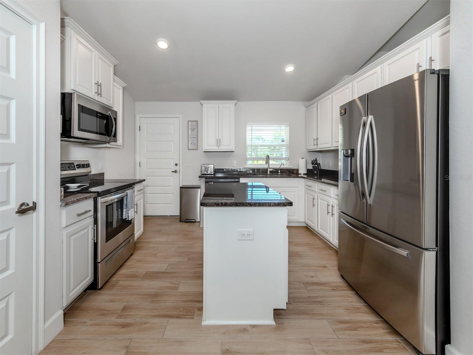 1190 Euclid Rd Property Photo 24