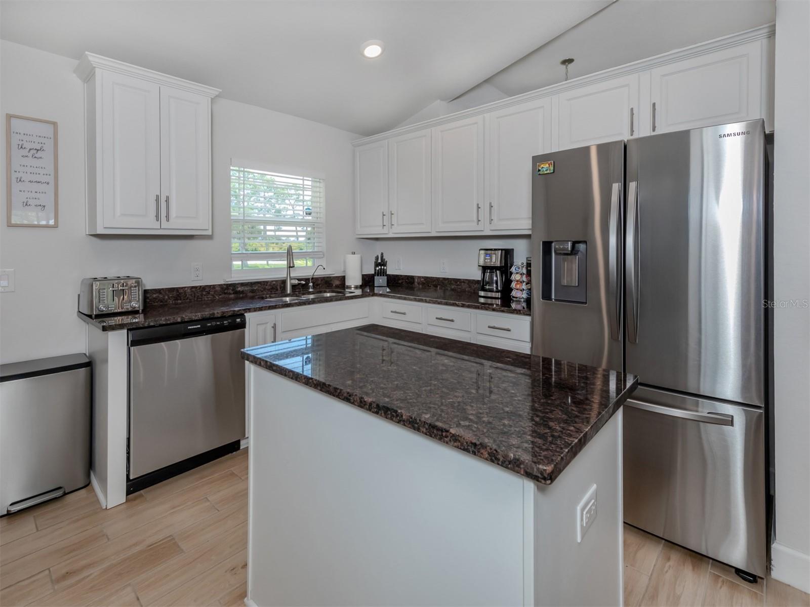 1190 Euclid Rd Property Photo 26