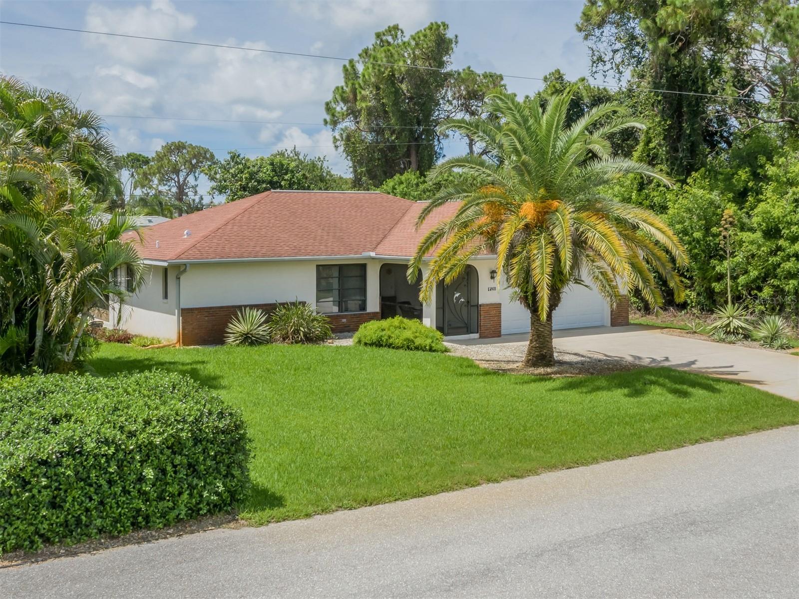 1211 SOUTHLAND RD Property Photo 1