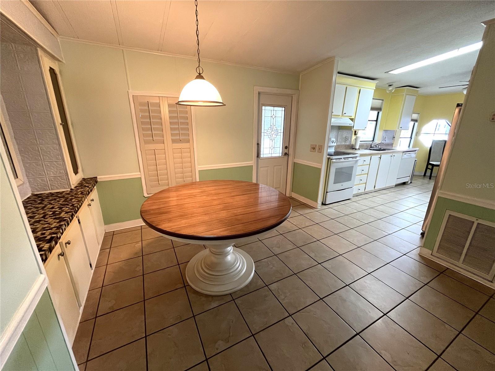 257 Palm Harbor Dr Property Photo 5