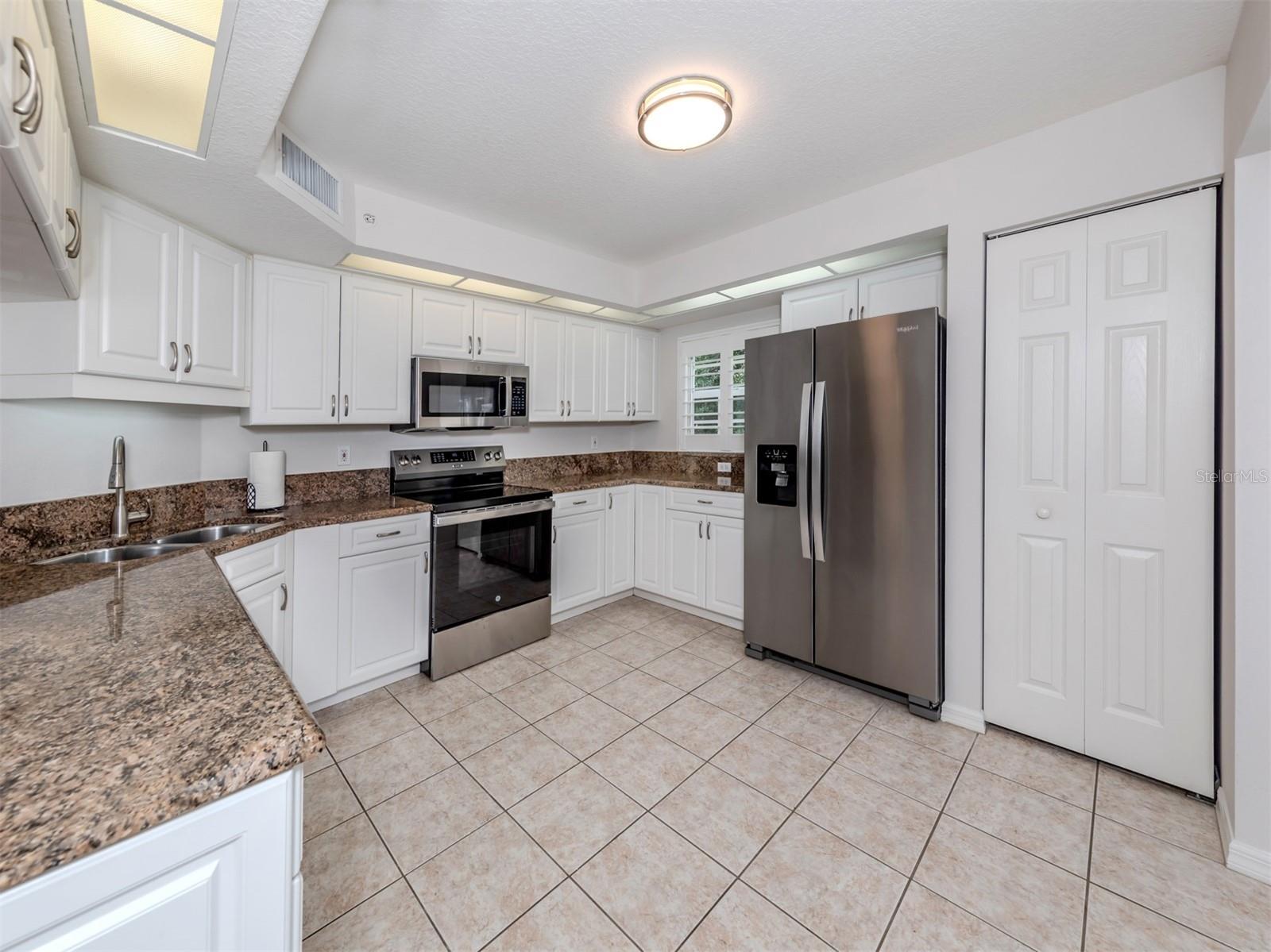 821 Montrose Dr #103 Property Photo 5