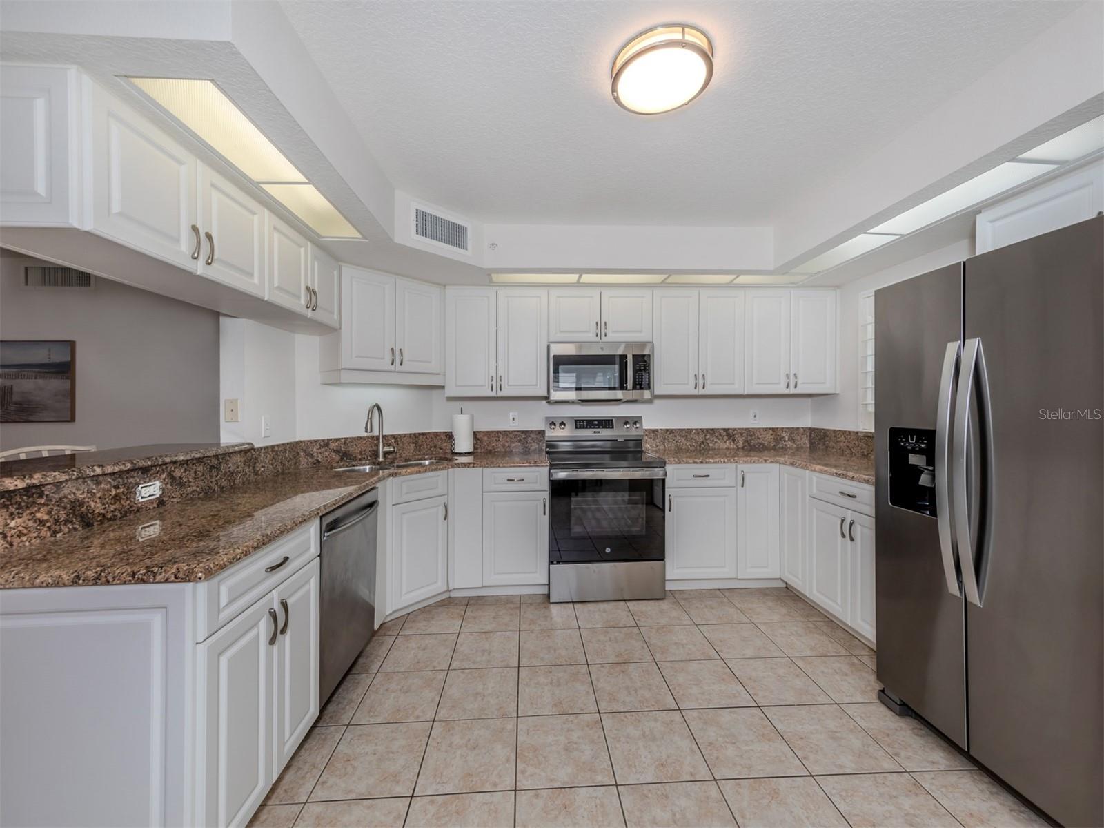 821 Montrose Dr #103 Property Photo 8