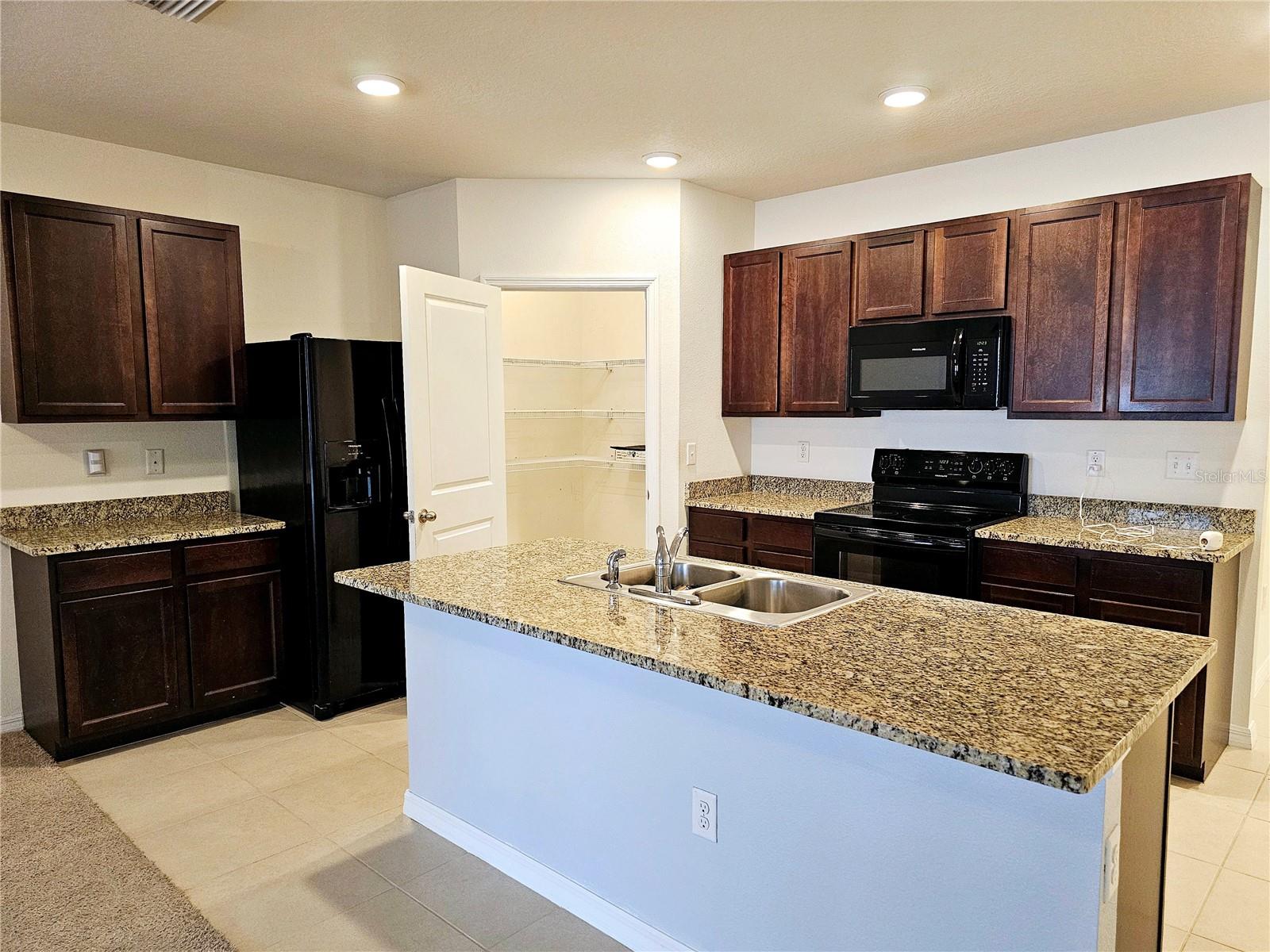 12021 Gillingham Harbor Ln Property Photo 6