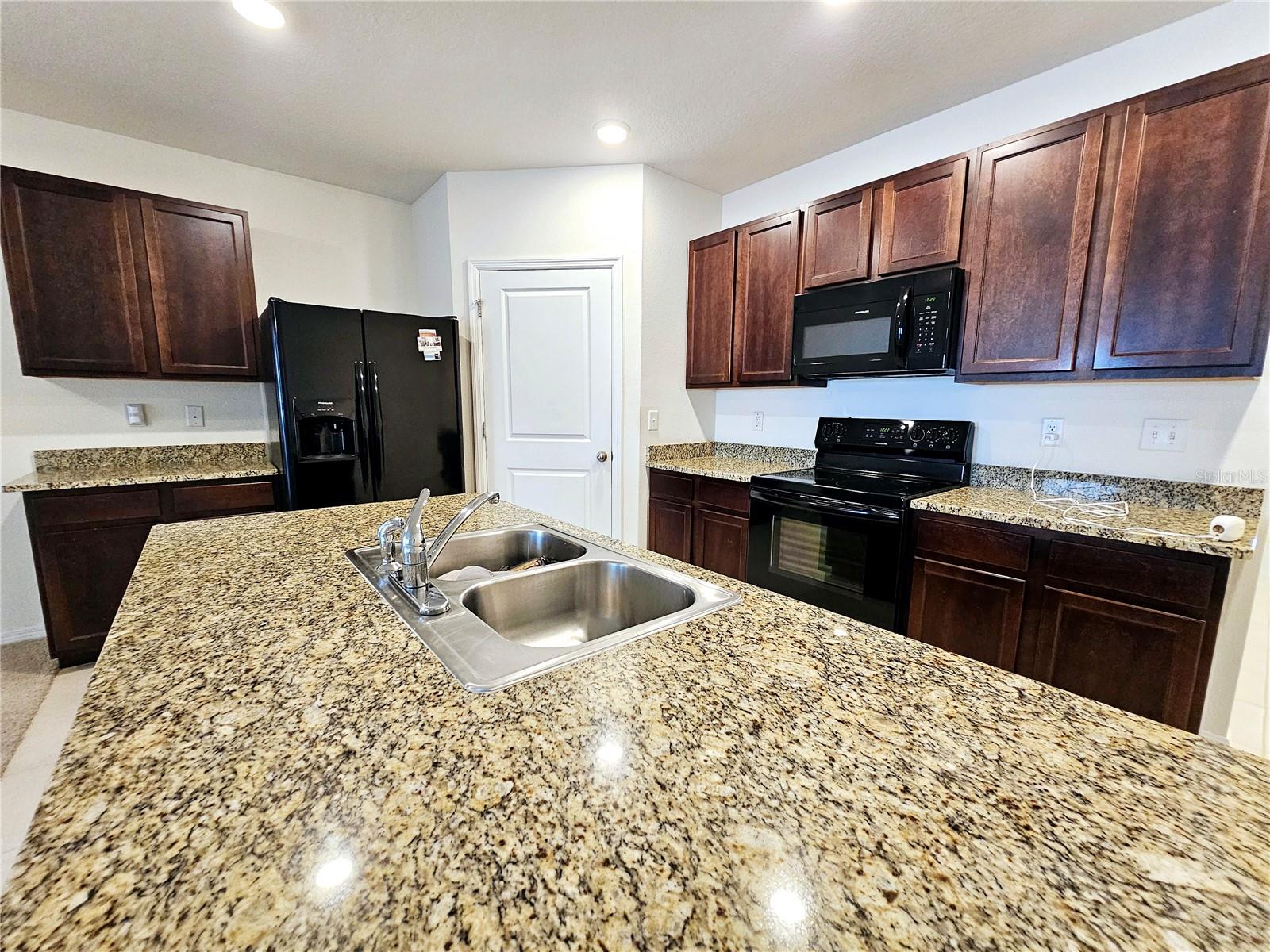 12021 Gillingham Harbor Ln Property Photo 9