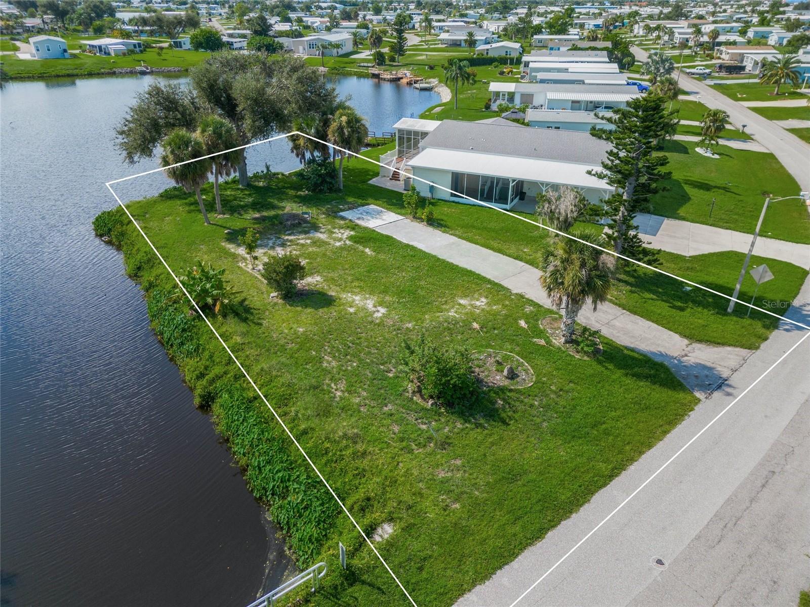 1329 Blue Heron Dr Property Photo 8