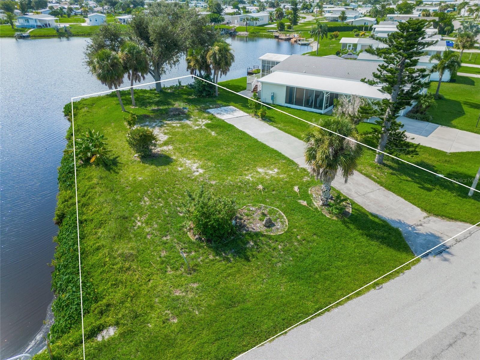1329 Blue Heron Dr Property Photo 9