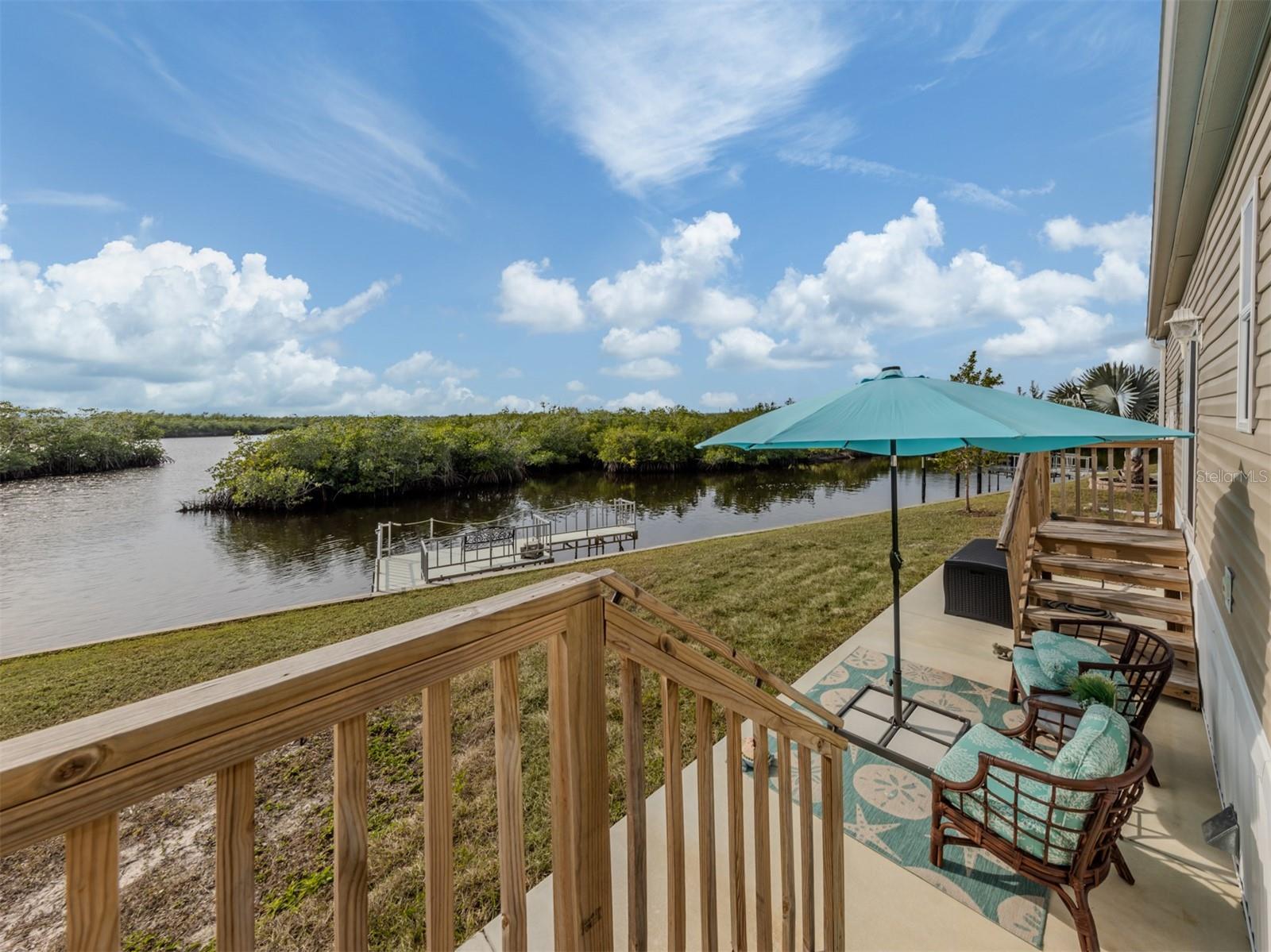 106 Island Point Rd Property Photo 1