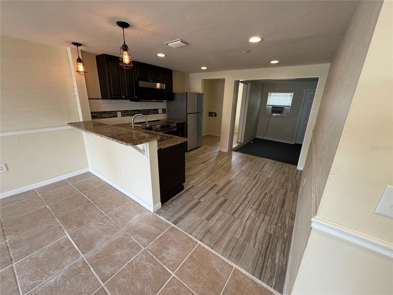 2111 Forked Creek Dr Property Photo 3