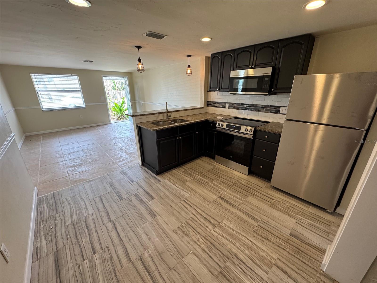 2111 Forked Creek Dr Property Photo 4
