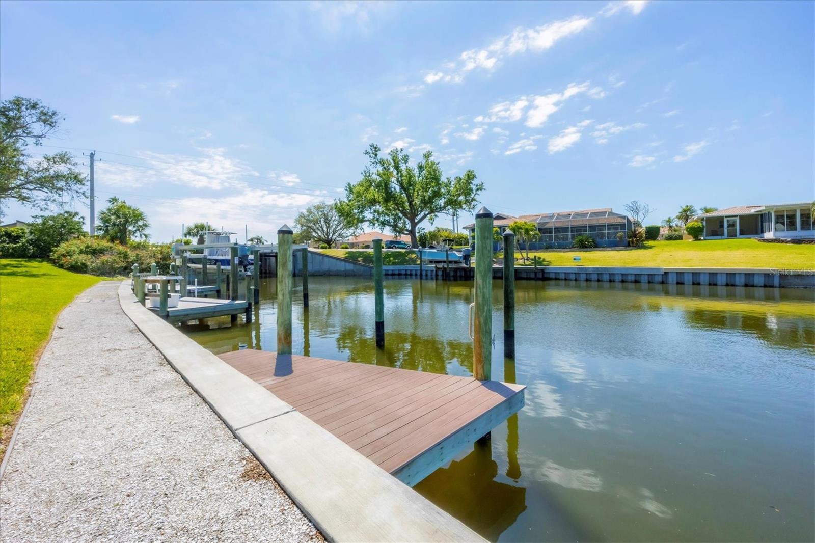 51 Oakwood Dr N #51 Property Photo 2