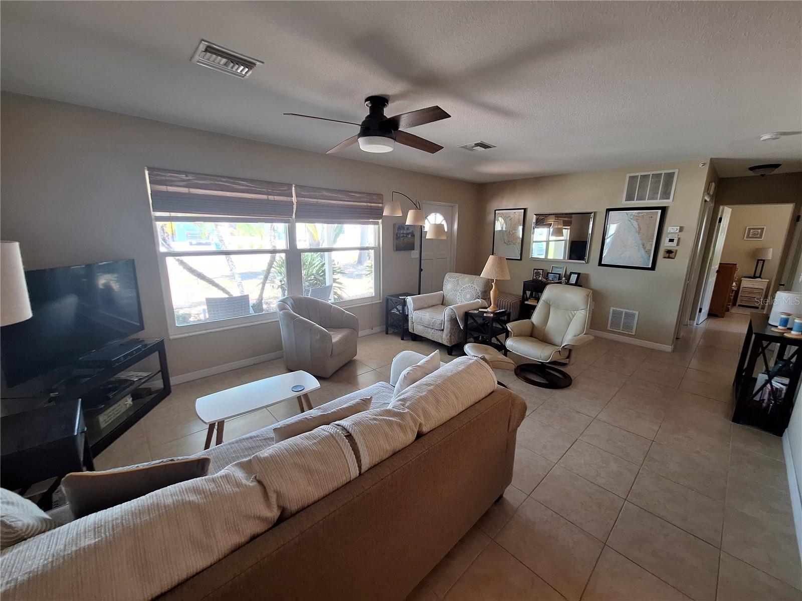 1541 Crest Dr Property Photo 2