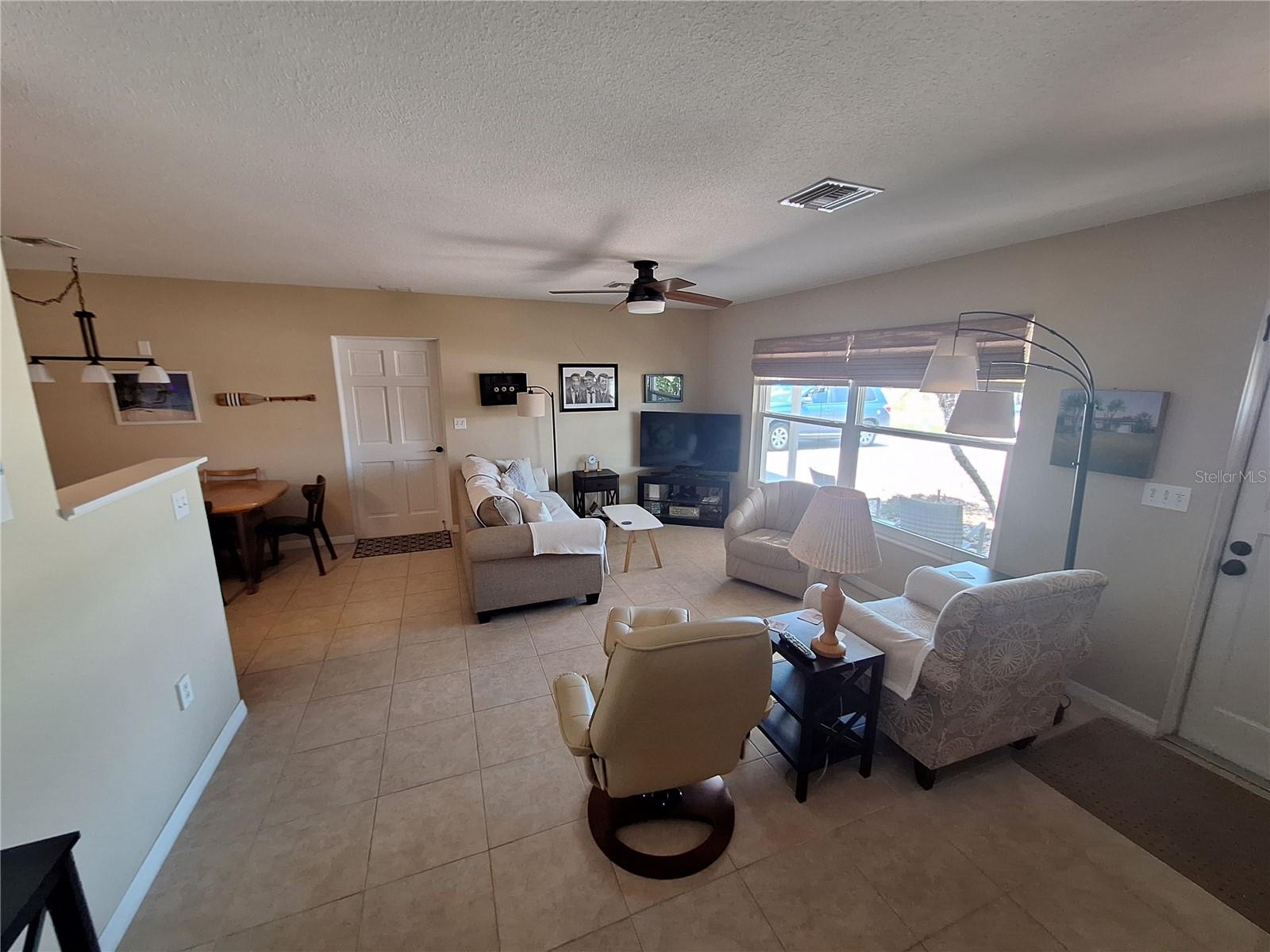 1541 Crest Dr Property Photo 3