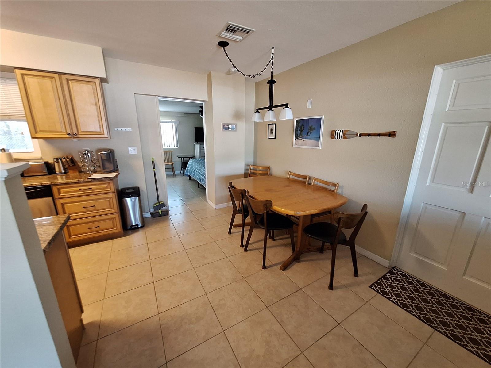 1541 Crest Dr Property Photo 4
