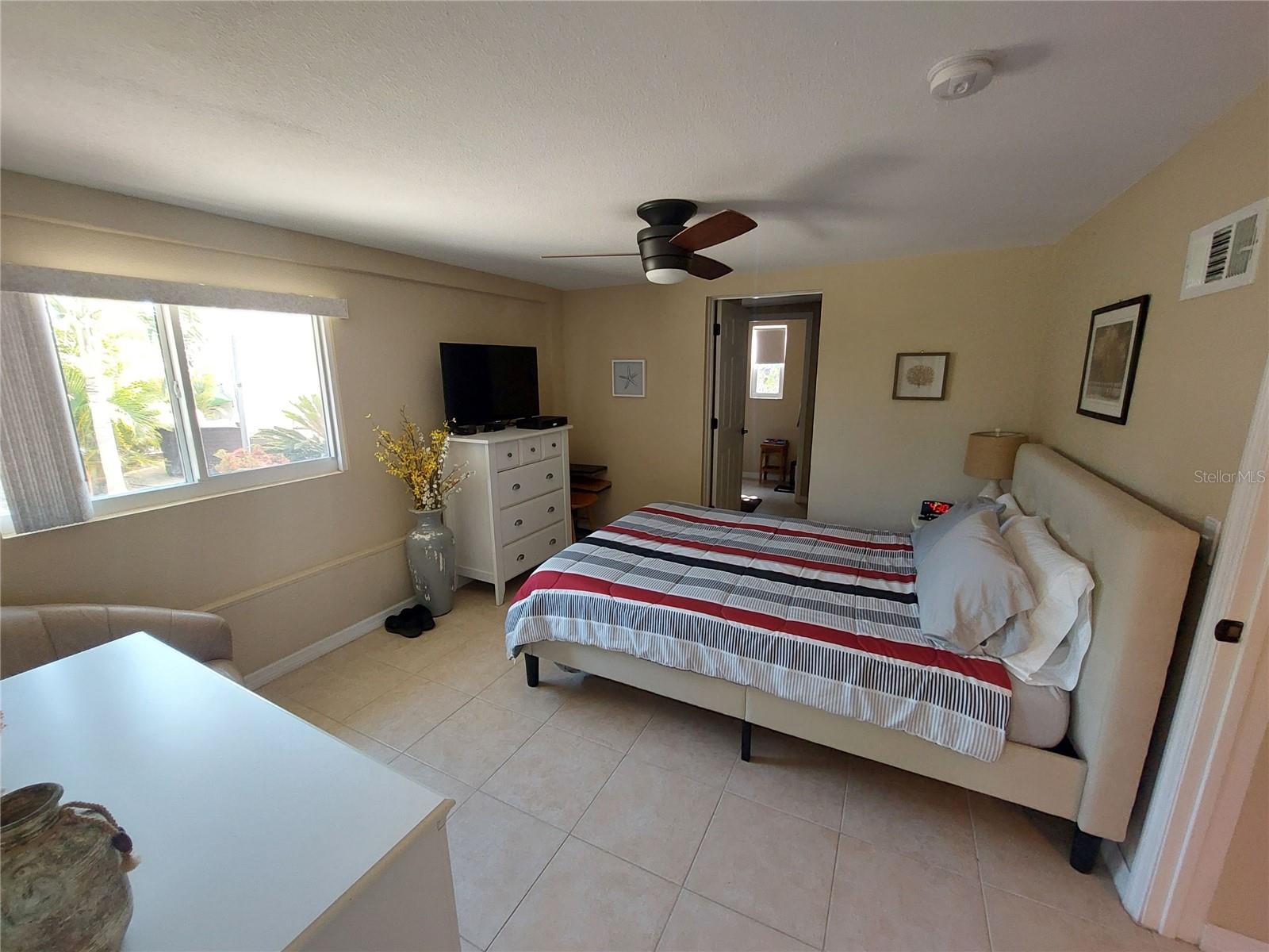 1541 Crest Dr Property Photo 9