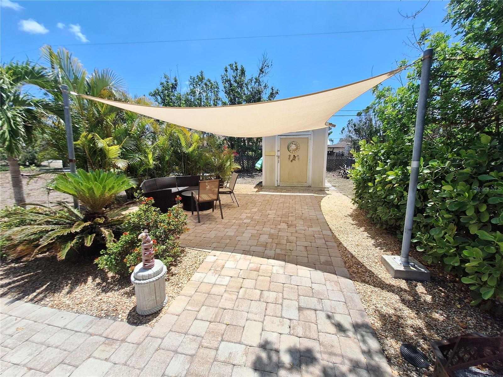 1541 Crest Dr Property Photo 24