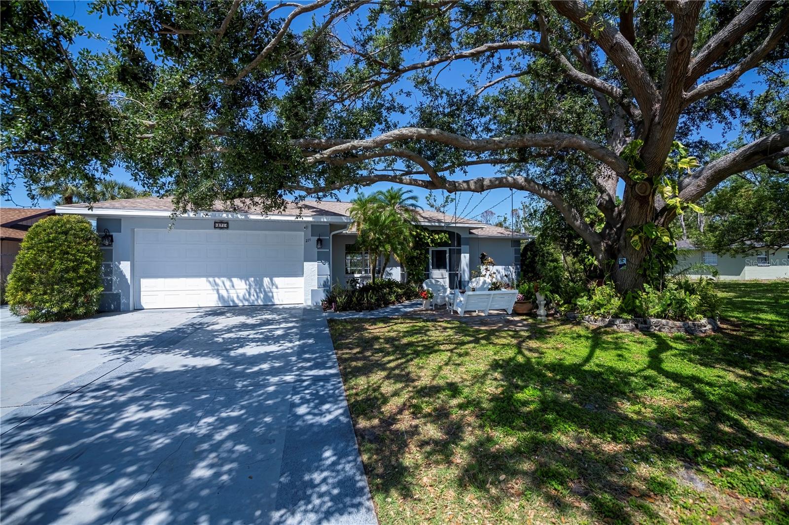 271 Manor Rd Property Photo 1