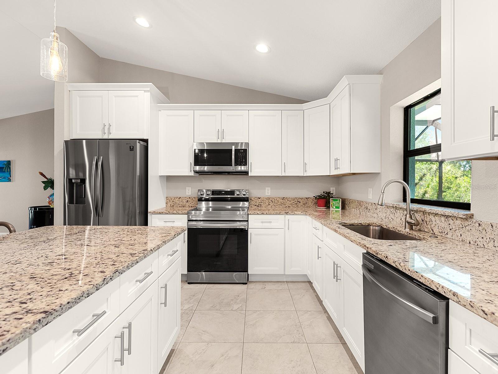 6126 Spinnaker Blvd Property Photo 11