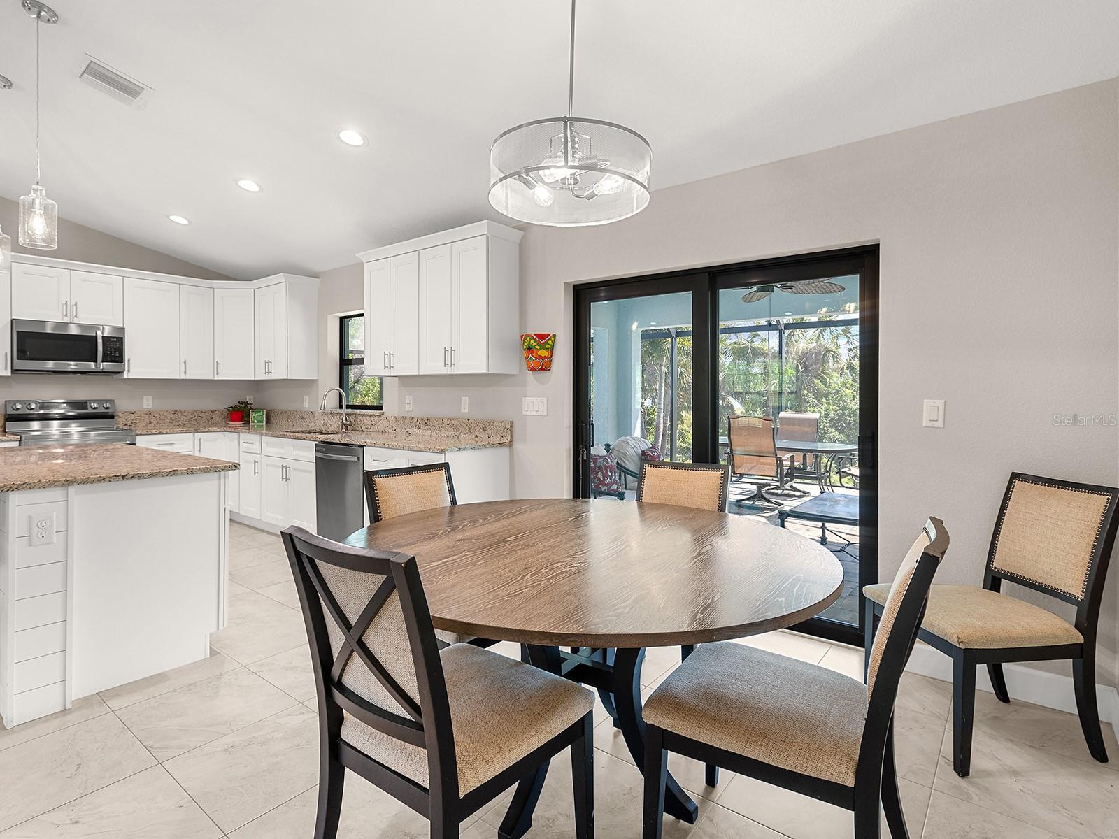6126 Spinnaker Blvd Property Photo 15