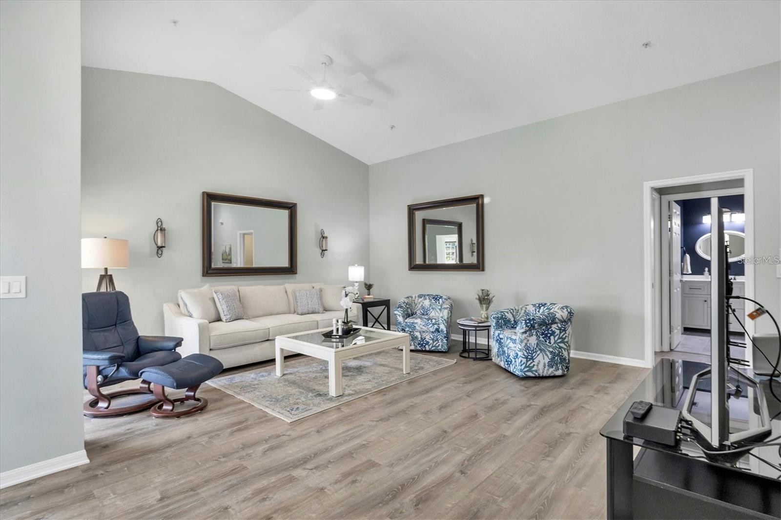 809 Montrose Dr #203 Property Photo 13