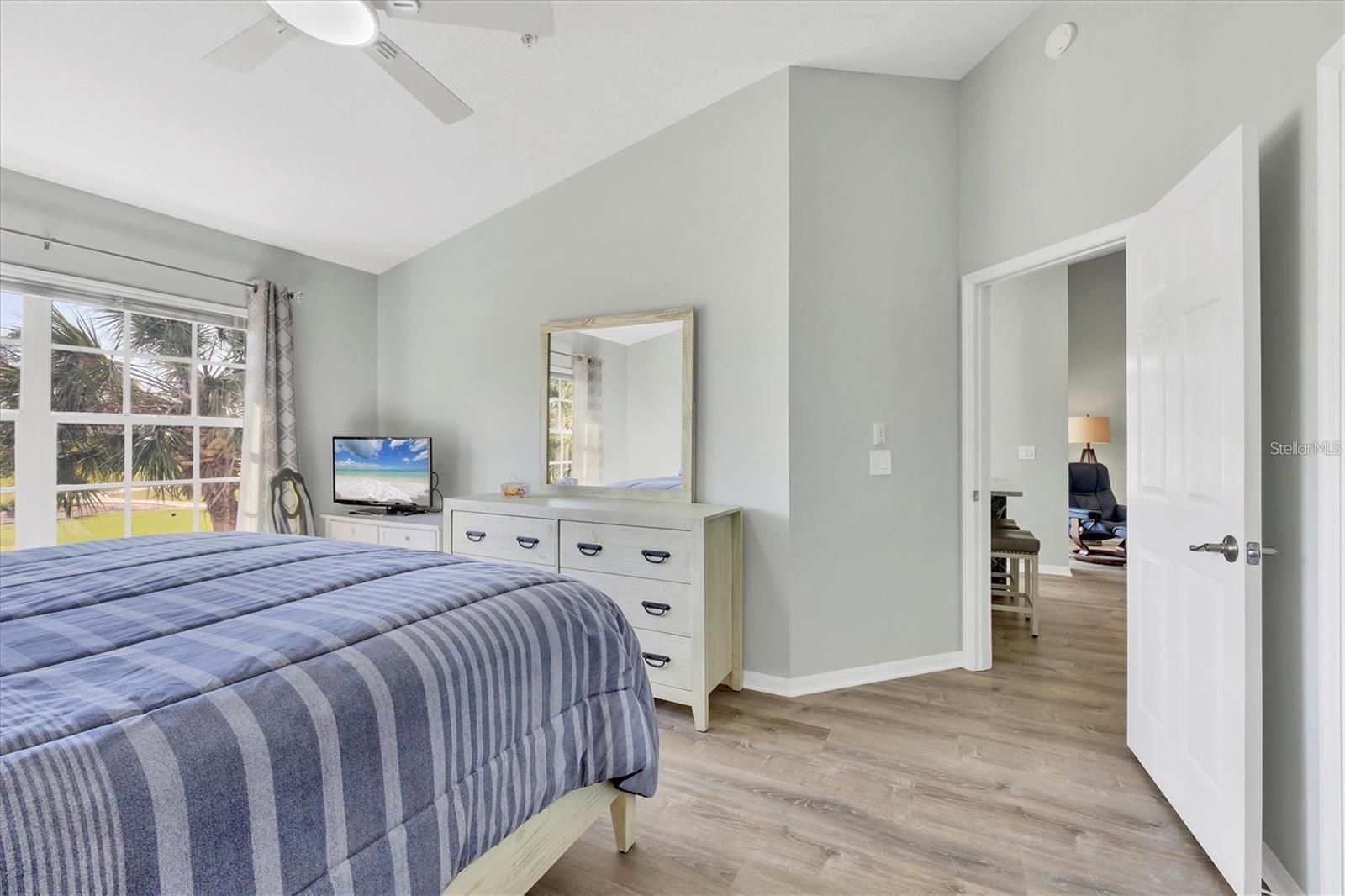 809 Montrose Dr #203 Property Photo 18