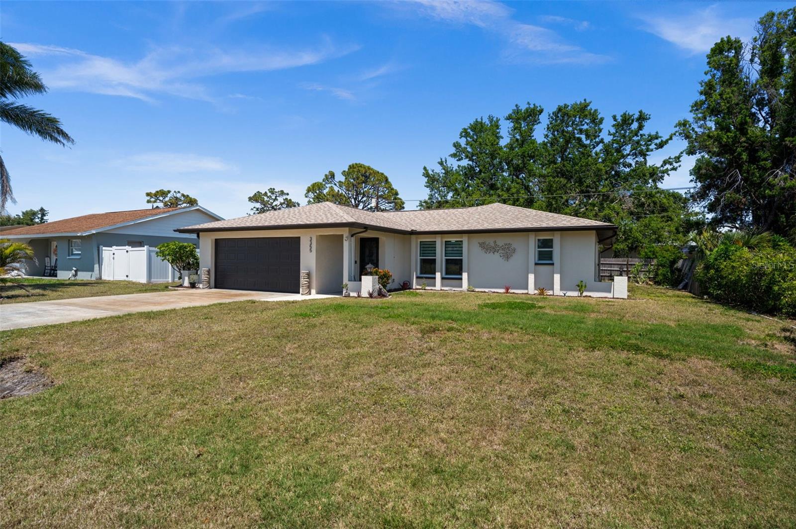 3355 Roslyn Rd Property Photo
