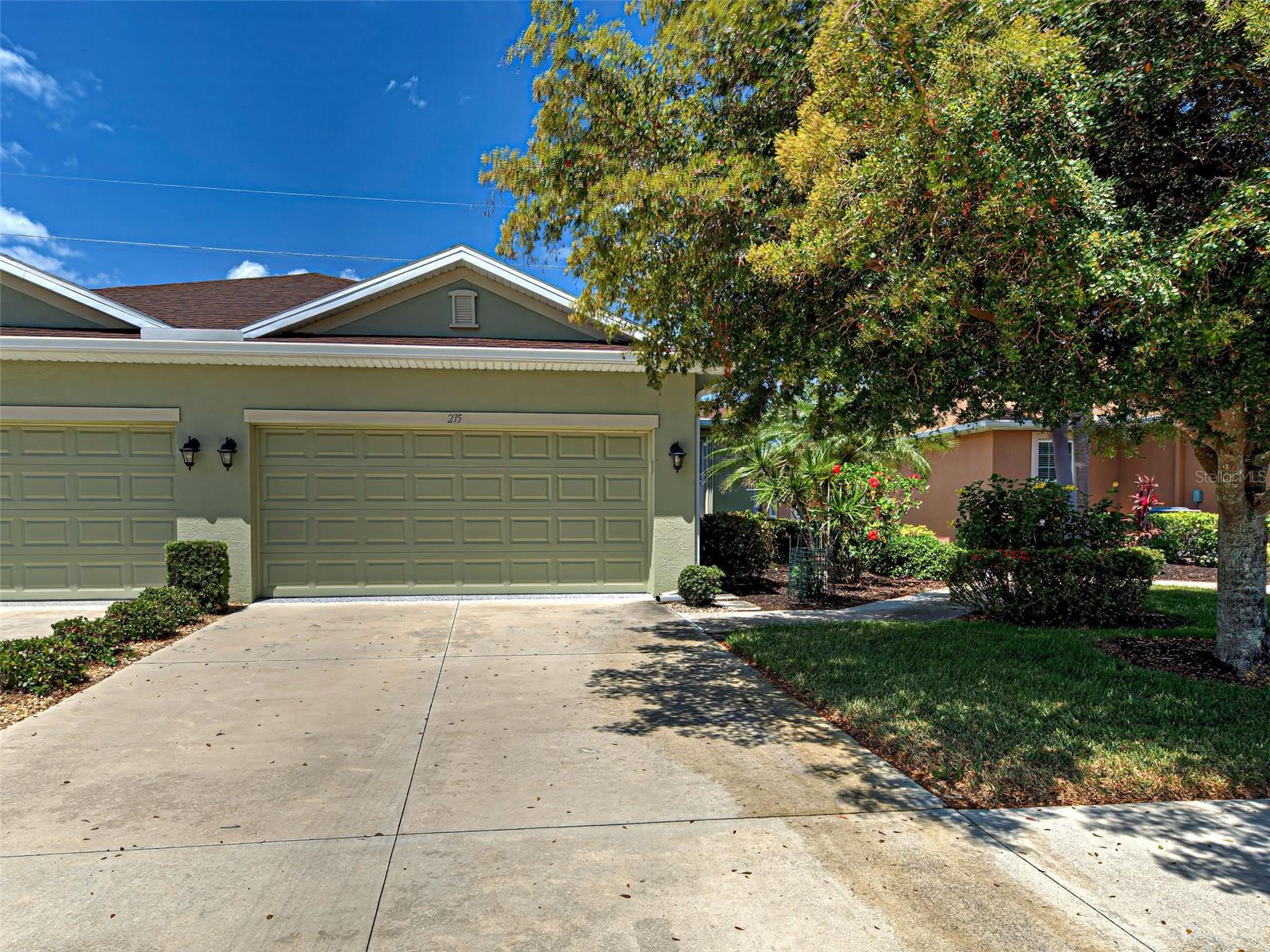 275 Capulet Dr Property Photo 1