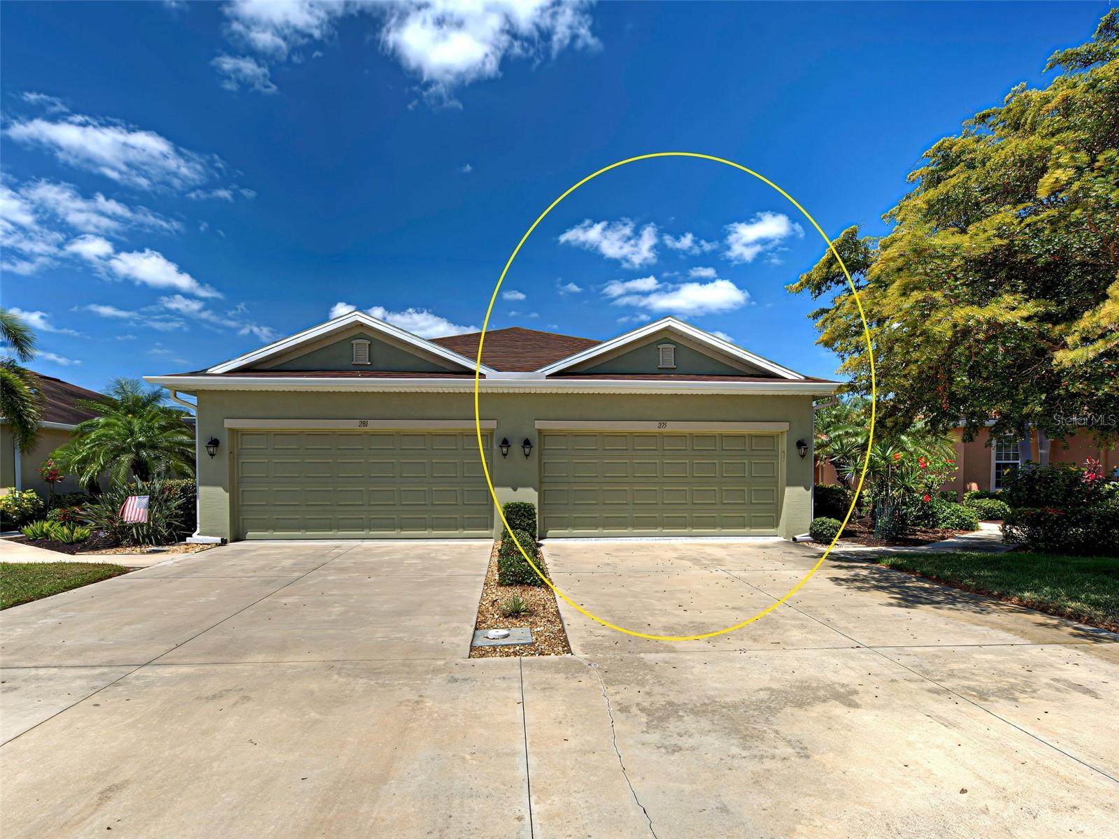 275 Capulet Dr Property Photo 3