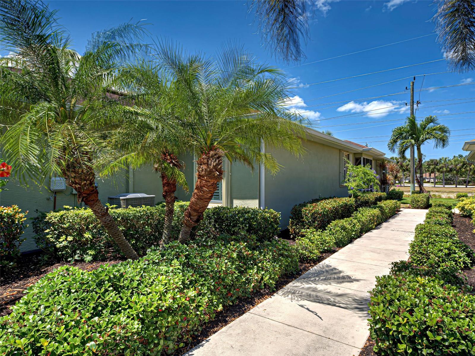 275 Capulet Dr Property Photo 5