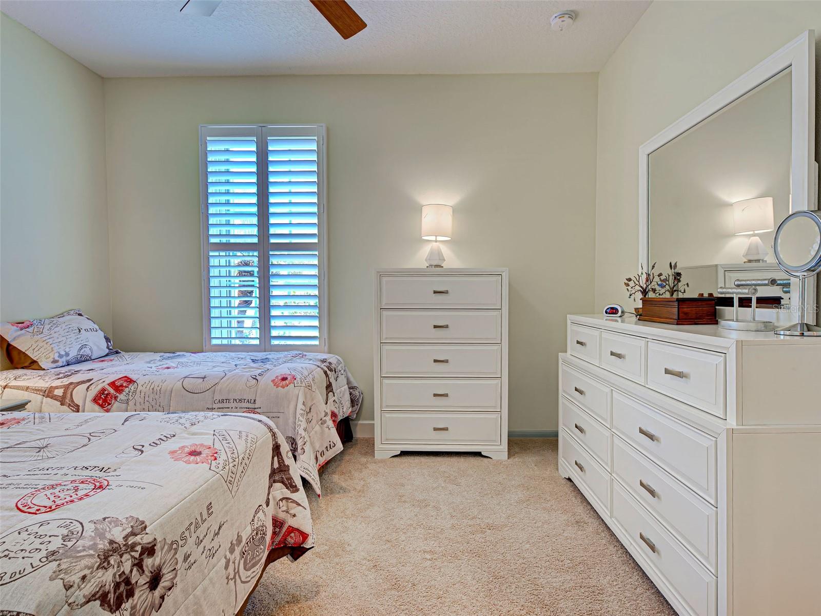 275 Capulet Dr Property Photo 33