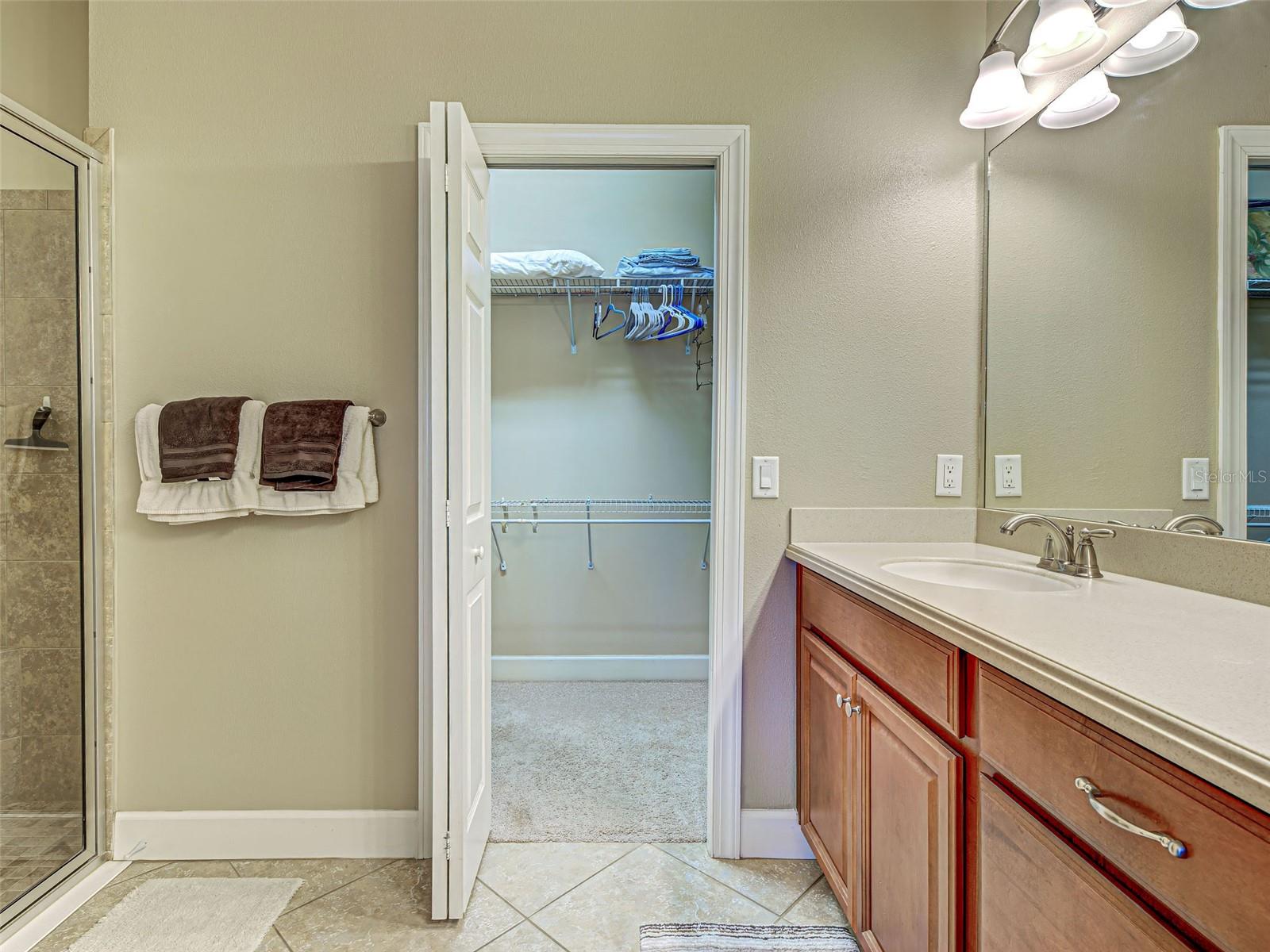 275 Capulet Dr Property Photo 43