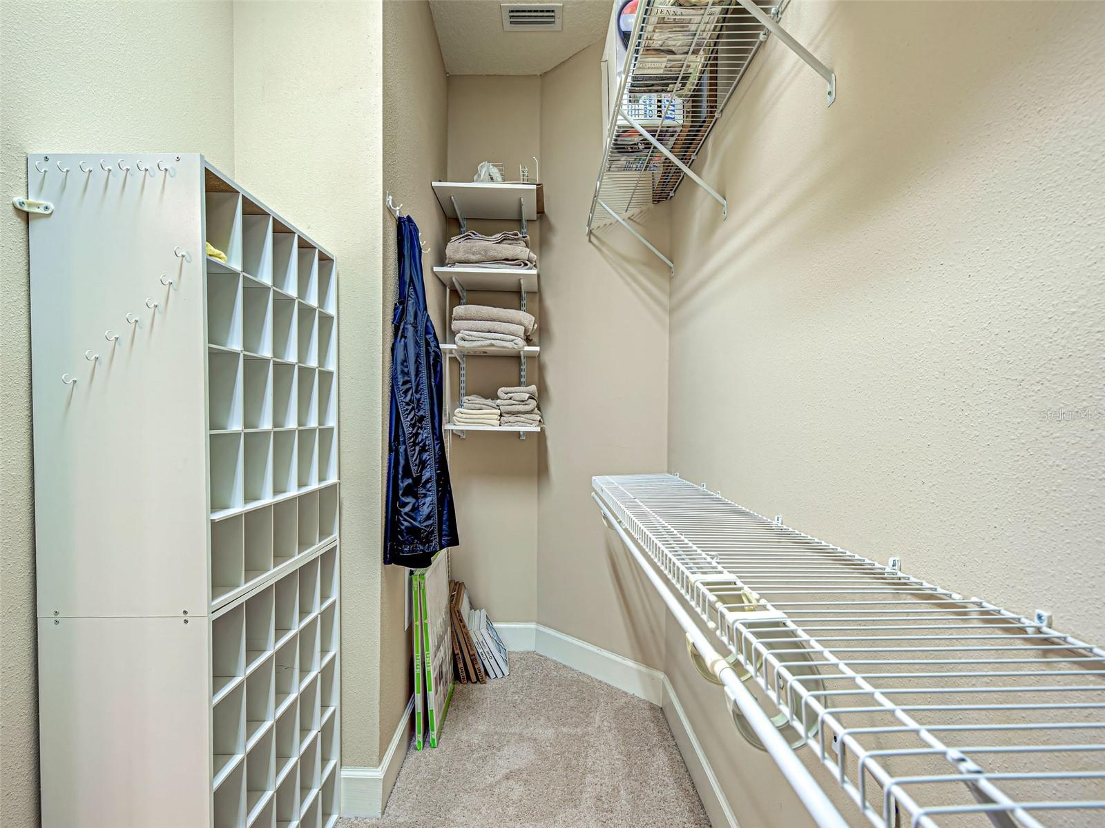 275 Capulet Dr Property Photo 46