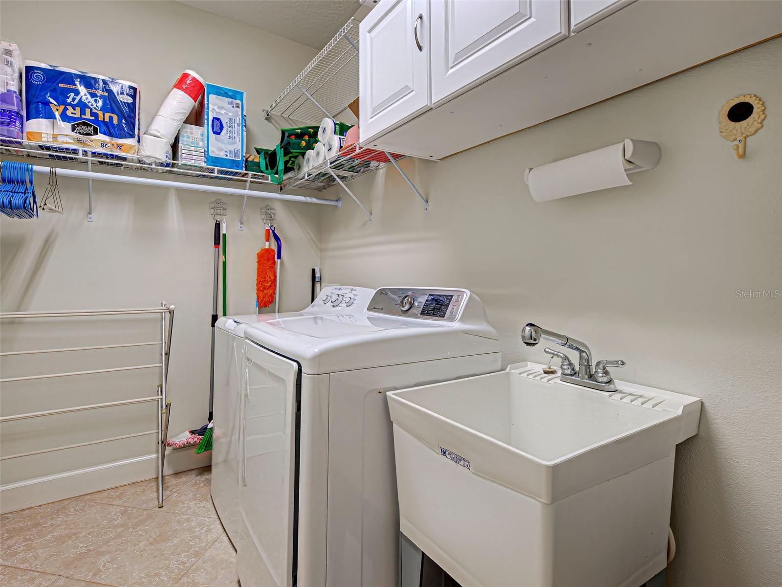 275 Capulet Dr Property Photo 47