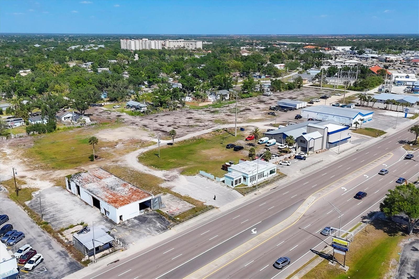 2225 S Tamiami Tr S Property Photo 4