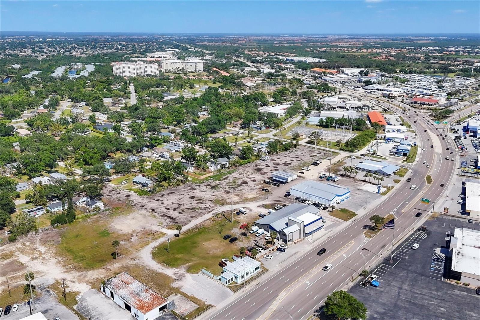 2225 S Tamiami Tr S Property Photo 5