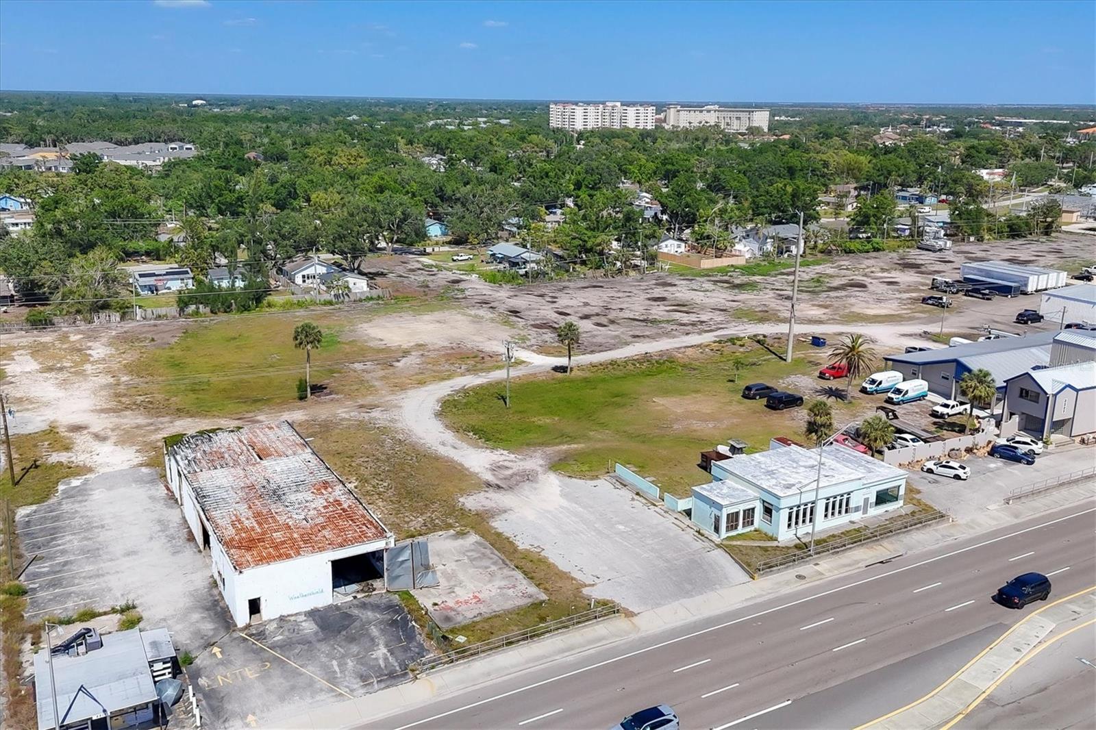 2225 S Tamiami Tr S Property Photo 6