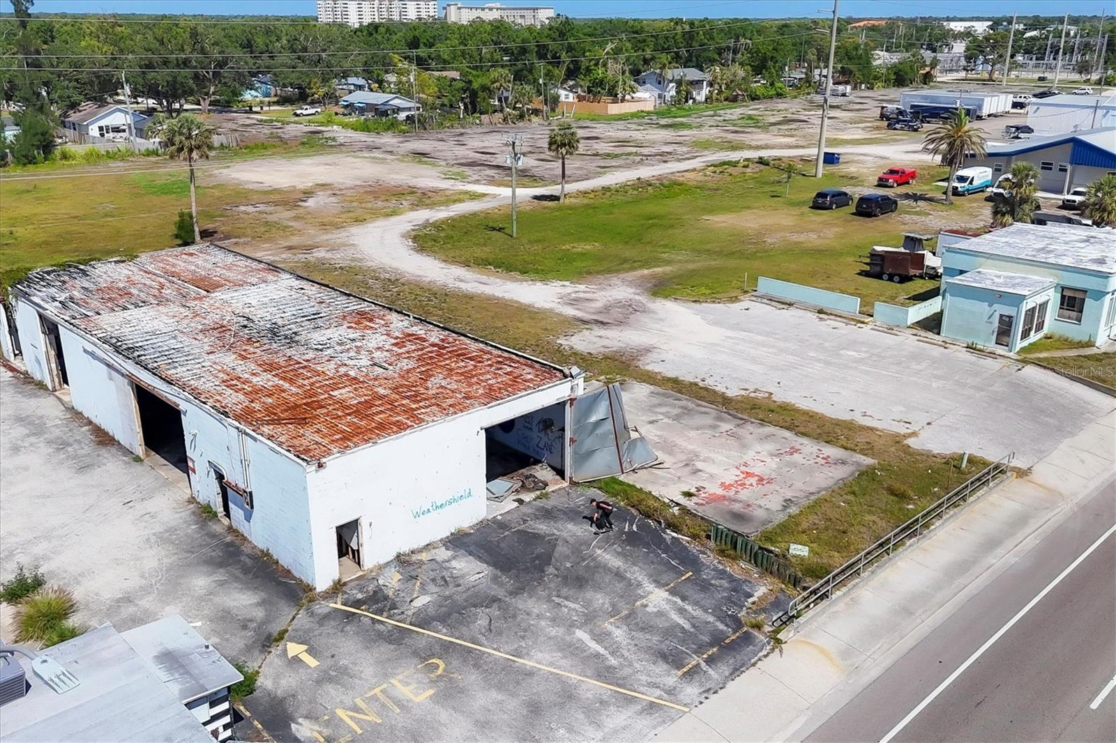 2225 S Tamiami Tr S Property Photo 11