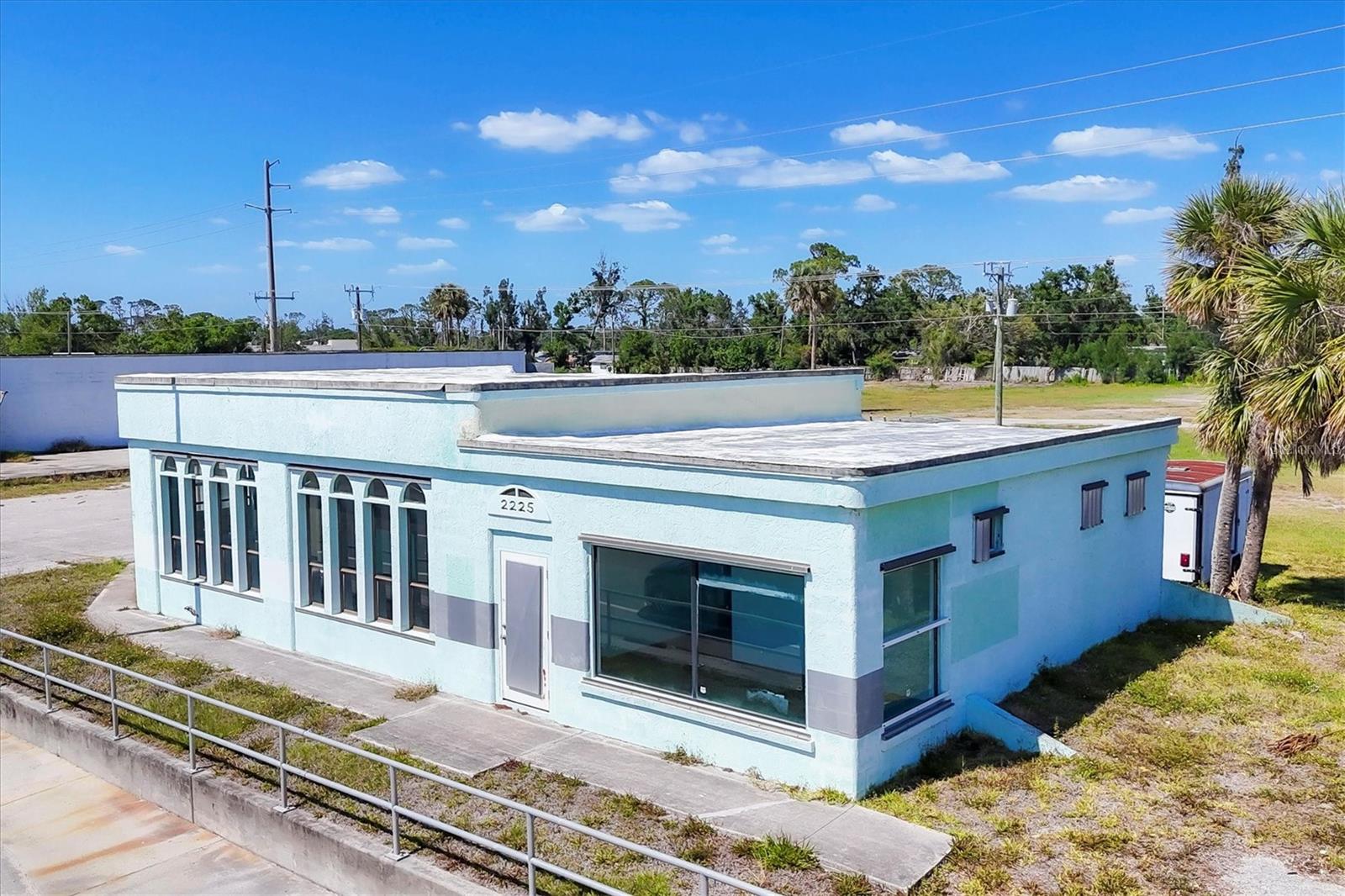 2225 S Tamiami Tr S Property Photo 13